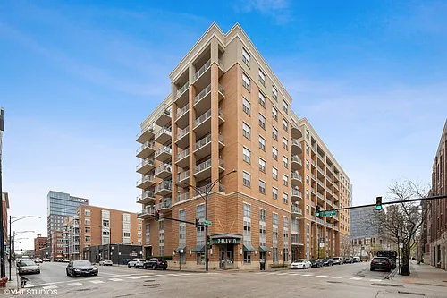 950 W Monroe St #901 Photo 1