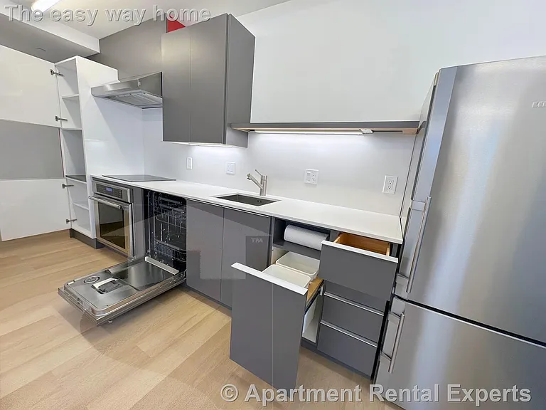 27 Warren St #1 — Photo 8