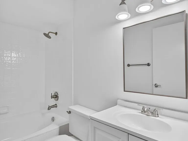 101 Half Moon Cir #B — Photo 28