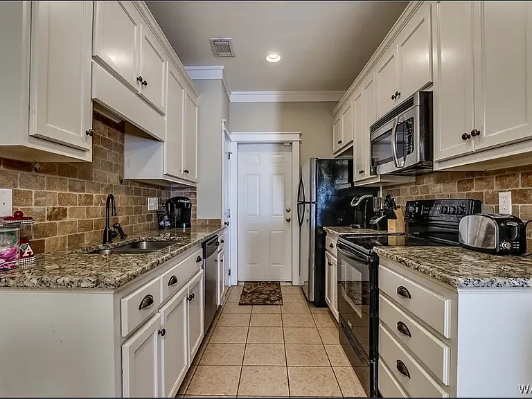 917 Homewood Dr #2 — Photo 2