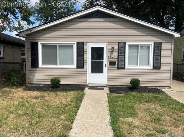 8209 Toepfer Rd, Warren, MI 48089