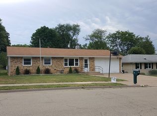 994 Richards Rd, Dubuque, IA 52003