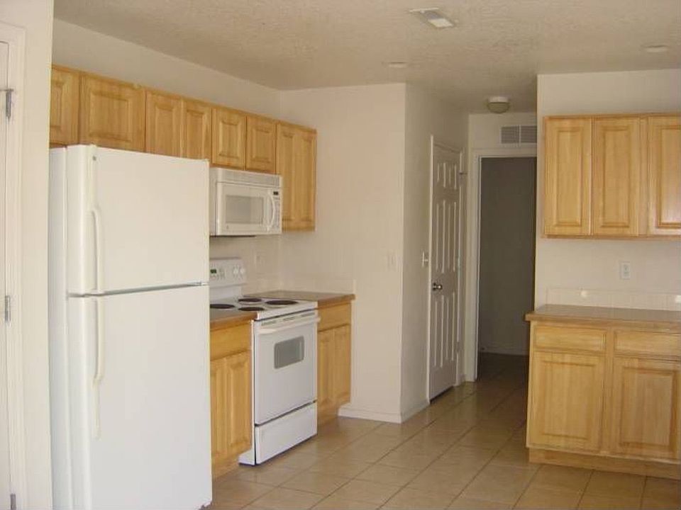 2nd image of 308 Middlepark Way