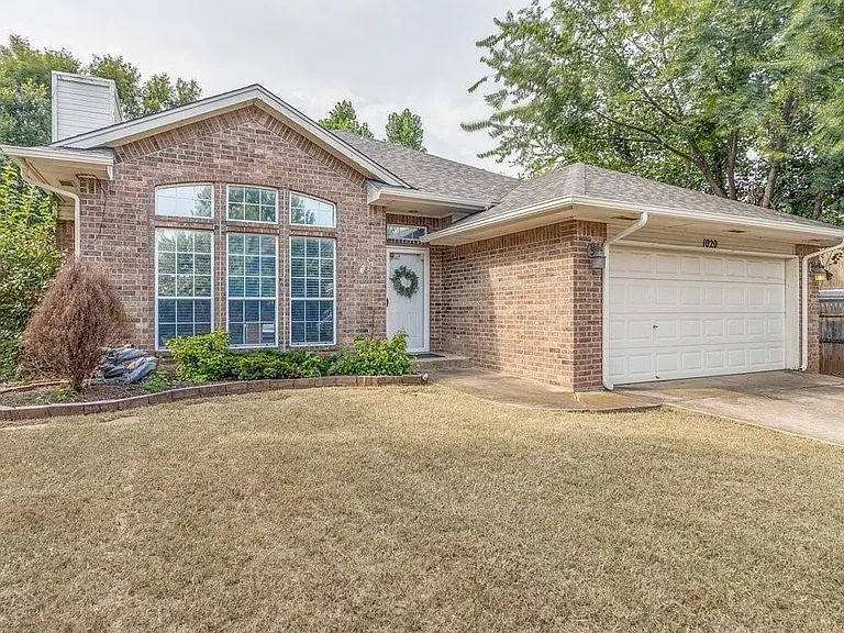1020 Pruett Dr — Photo 1