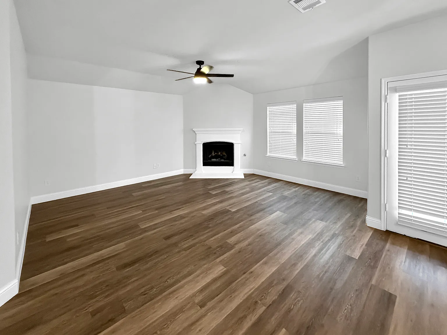 3 bed, 1873 sqft, $2,300 — Photo 2