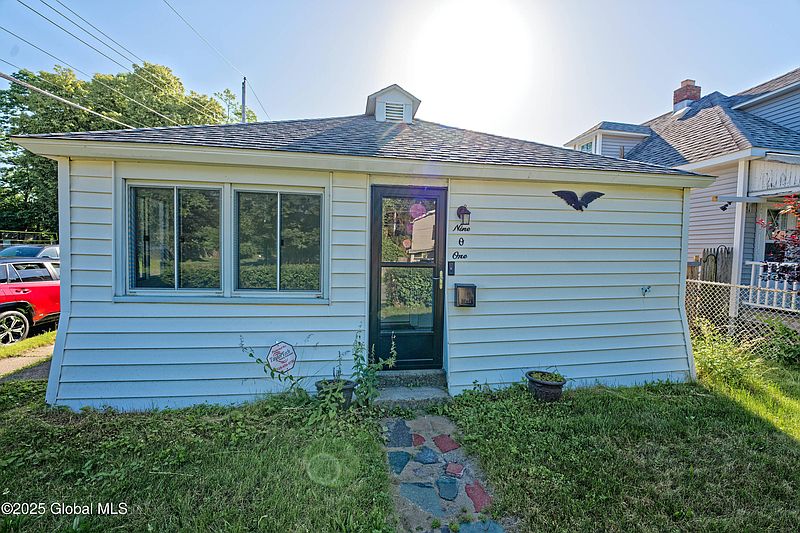 4th image of 901 Adams Street