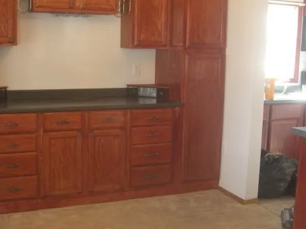 2 Breakwater Ct, Pasadena, MD 21122