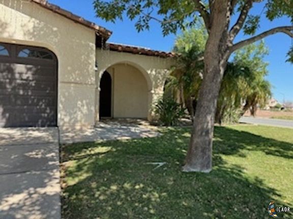 3rd image of 2802 Sandalwood Ct