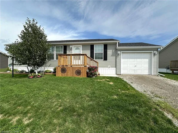 14 Copper Beech Dr, Haldimand County, ON N0A 1L0