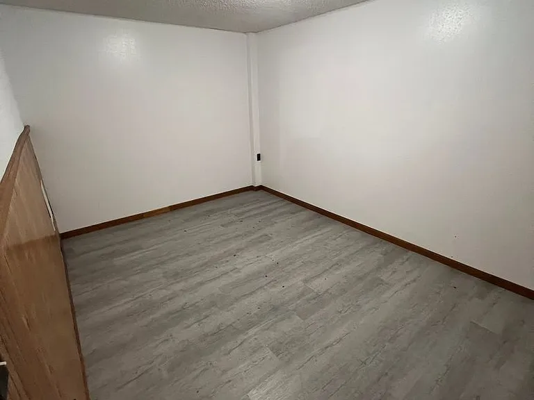 321 W Walnut St — Photo 8