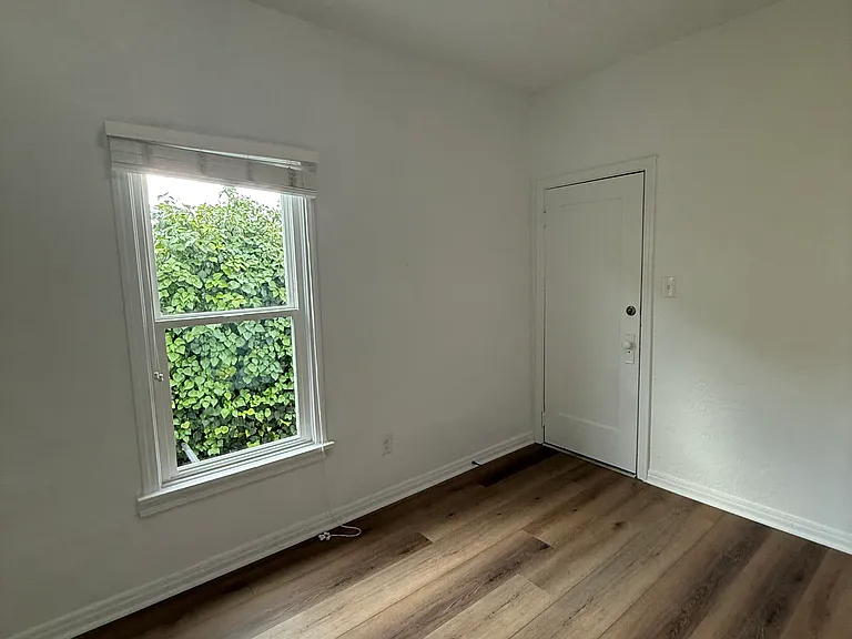 1552 N Commonwealth Ave #4 — Photo 16