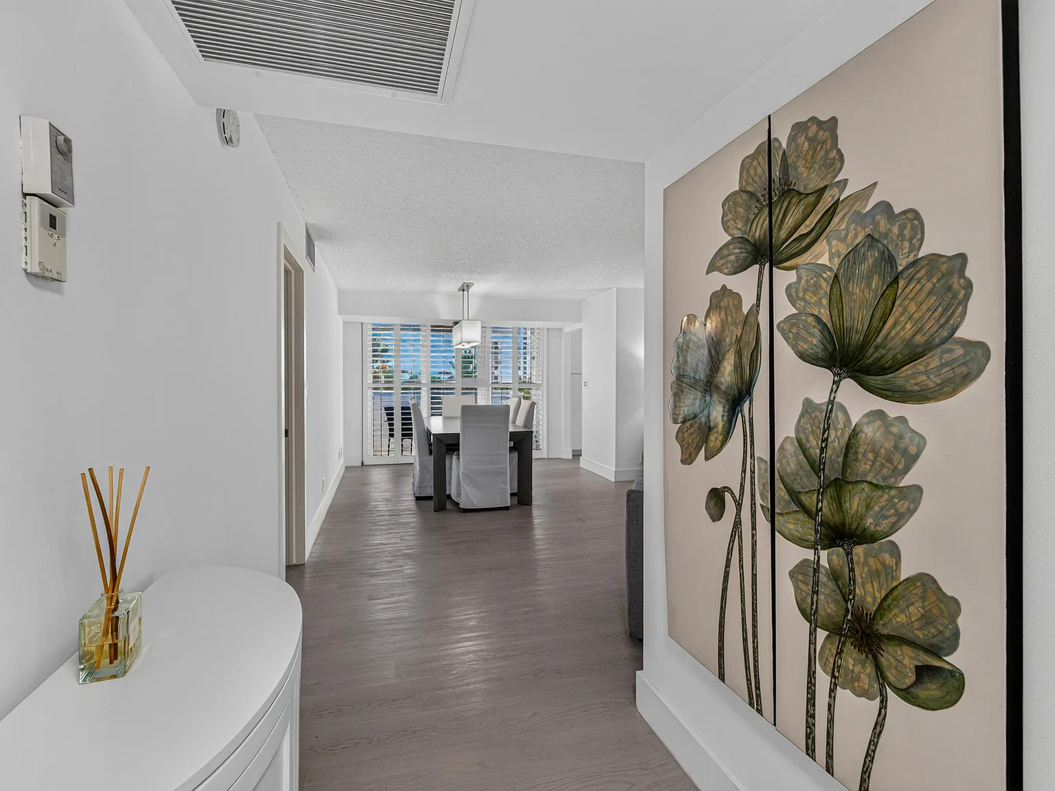 2 bed, 2.0 bath, 1570 sqft, $4,500 — Photo 4