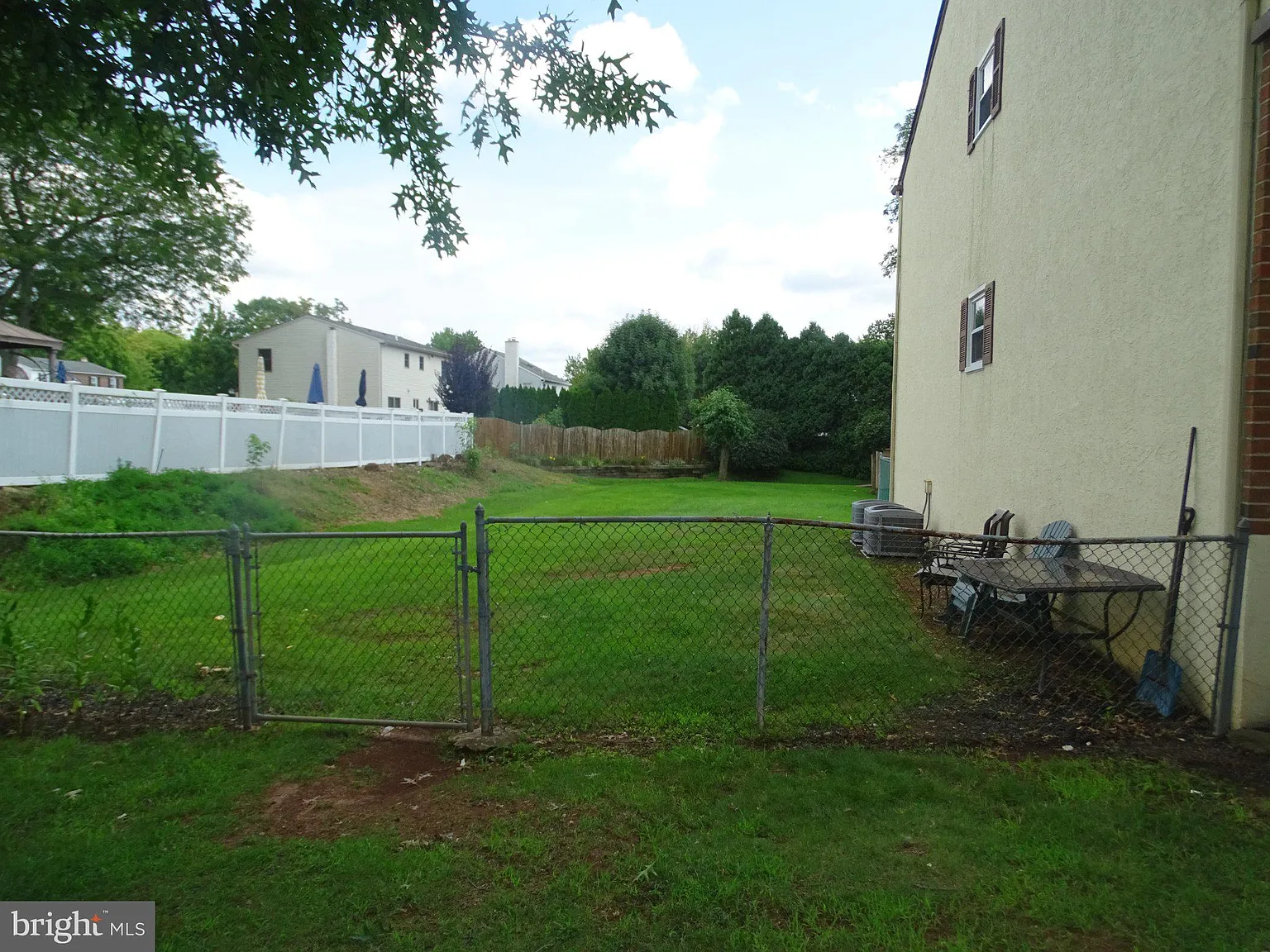 2 bed, 1.0 bath, 2166 sqft, $1,995 — Photo 3