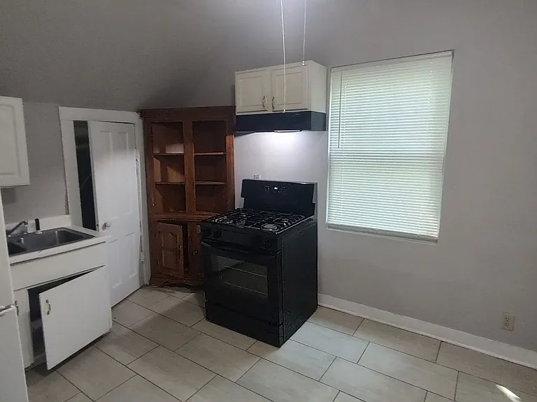 1115 Dorcas St — Photo 9