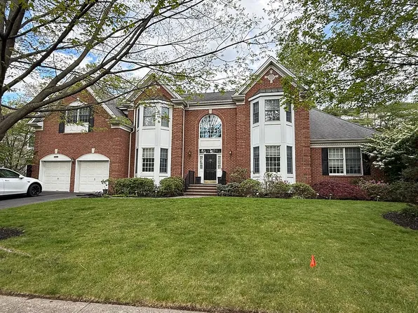 206 Van Buren Dr, Paramus, NJ 07652