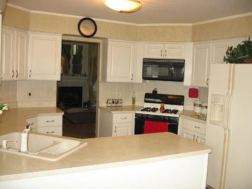 4th image of 3292 N Carriageway Dr