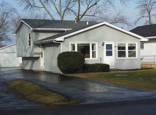 1510 N Lake Shore Dr, Round Lake Beach, IL 60073