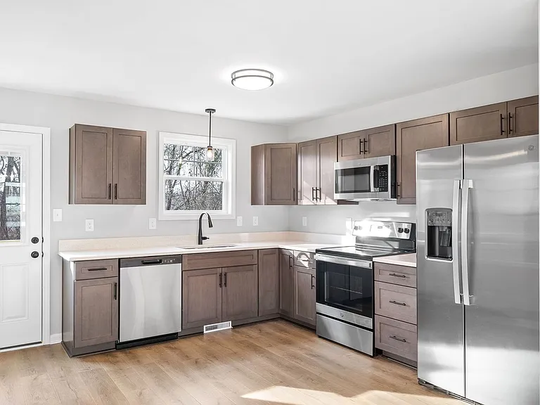 332 Church St — Photo 38