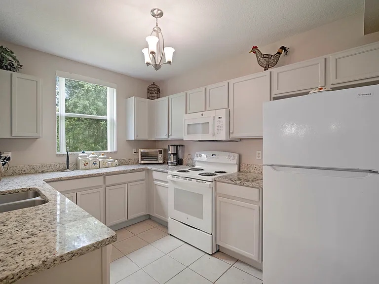 9722 Forestdale Ct — Photo 11