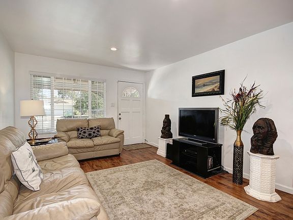 5th image of 4528 Brookfield Dr