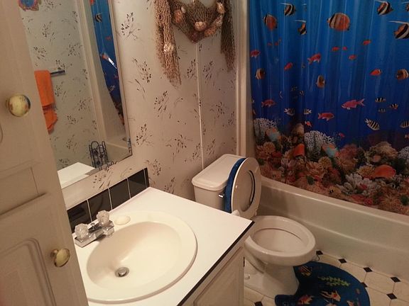 Main bath room.