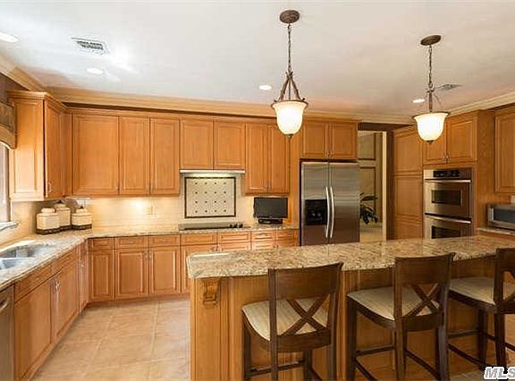 5th image of 154 Hamlet Dr