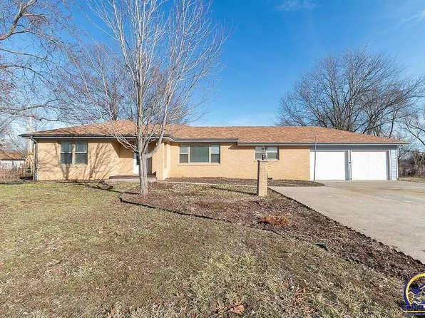 1051 N Franklin St, Auburn, KS 66402