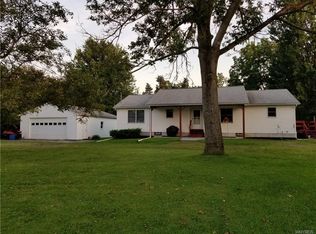 8952 Chestnut Ridge Rd, Middleport, NY 14105