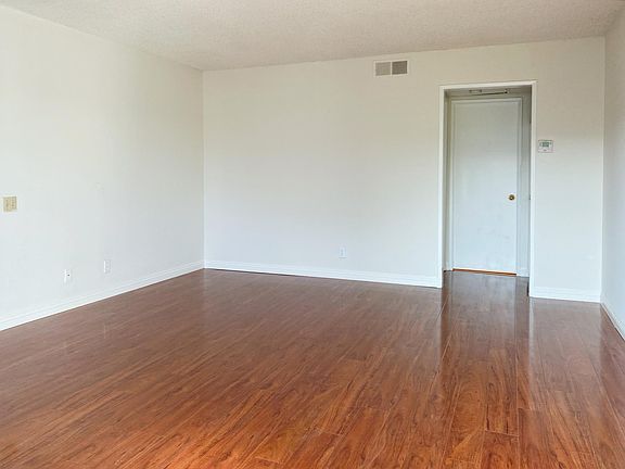 4th image of 305 N Marguerita Ave APT 20