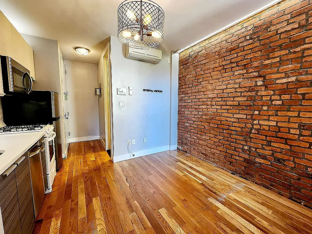 334 Chauncey Street — Photo 4