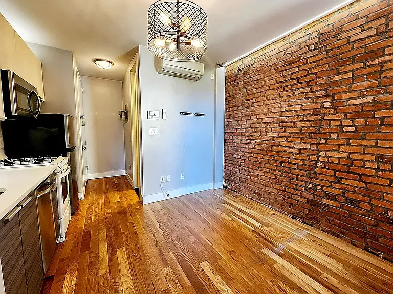 334 Chauncey St #3C — Photo 4