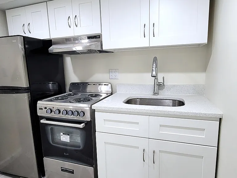 170-20 Lithonia Ave #1B — Photo 3