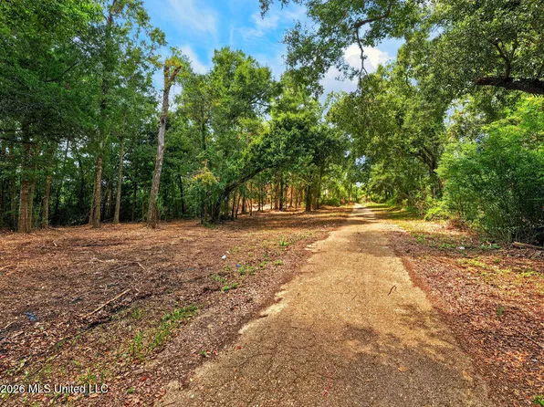 Bellview Ave, Moss Point, MS 39563