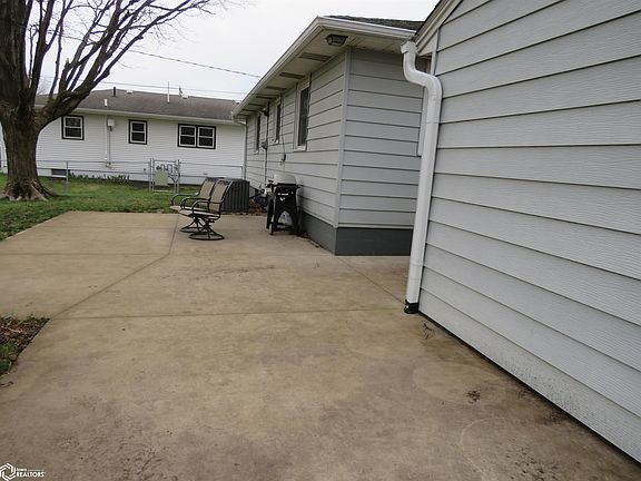 4th image of 419 Flower St
