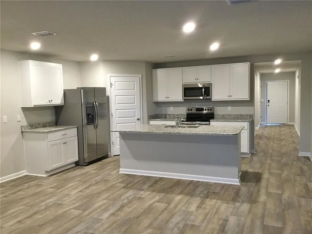 4 bed, 2.0 bath, 1830 sqft, $1,950 — Photo 4