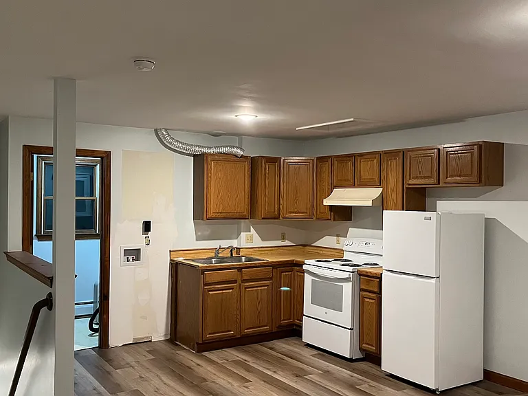 162 Cedar Swamp Rd #B — Photo 9