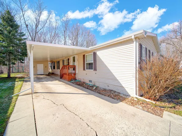 909 Savannah River Dr, Adrian, MI 49221