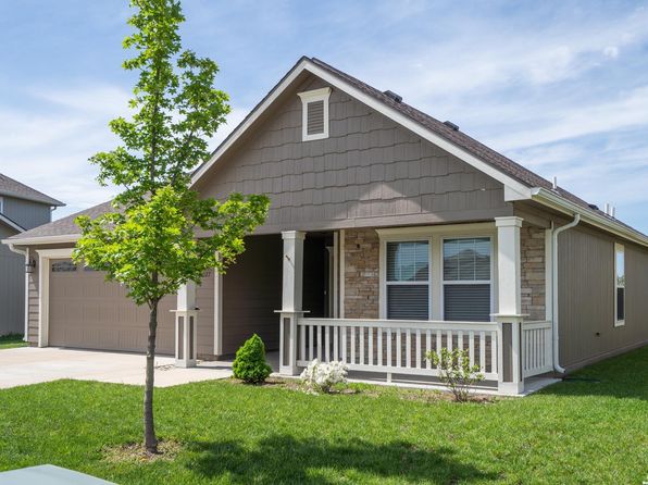 1027 W 30th Ter, Lawrence, KS 66046