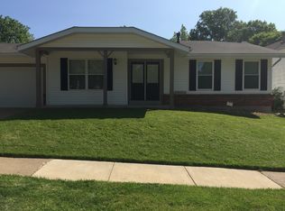 1030 Timberfield Dr, Ballwin, MO 63021