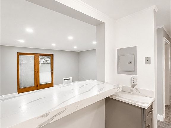 3rd image of 45 Oval Rd APT 8