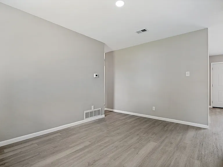 3310 Nashville Ave — Photo 8