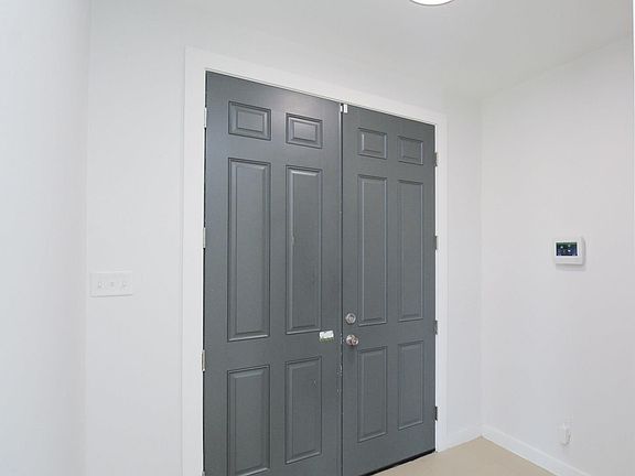 5th image of 402 Granados St