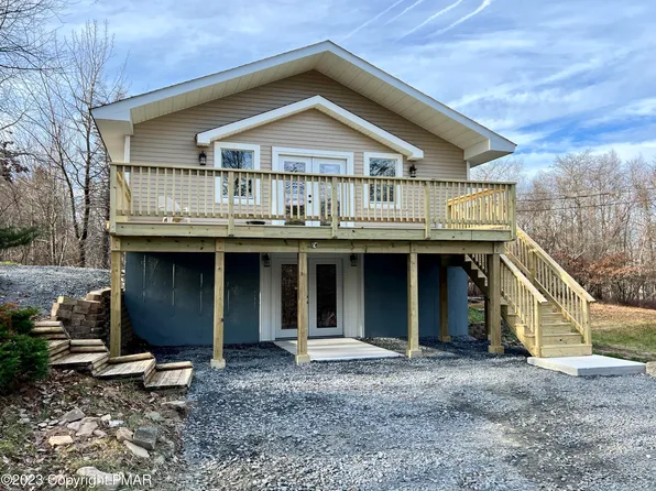 205 Ash Dr, Long Pond, PA 18334