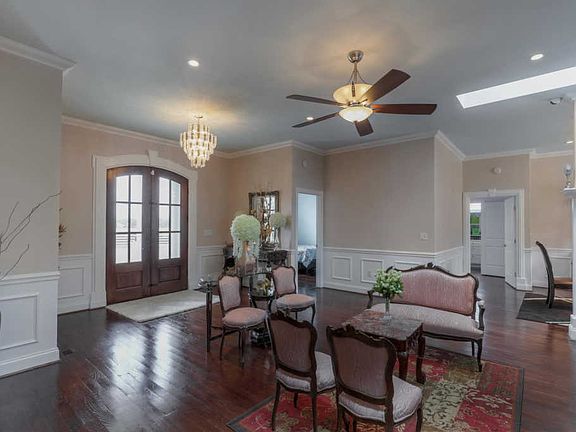 3rd image of 3914 Triple Crown Dr