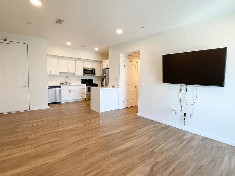 La Perla Apartments — Photo 7