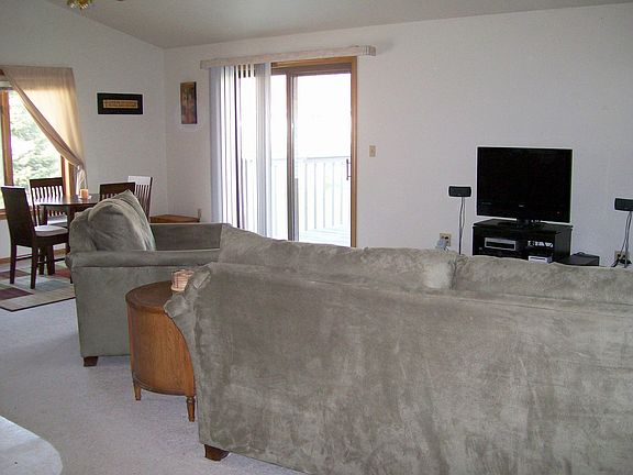 Main level - great sun light!