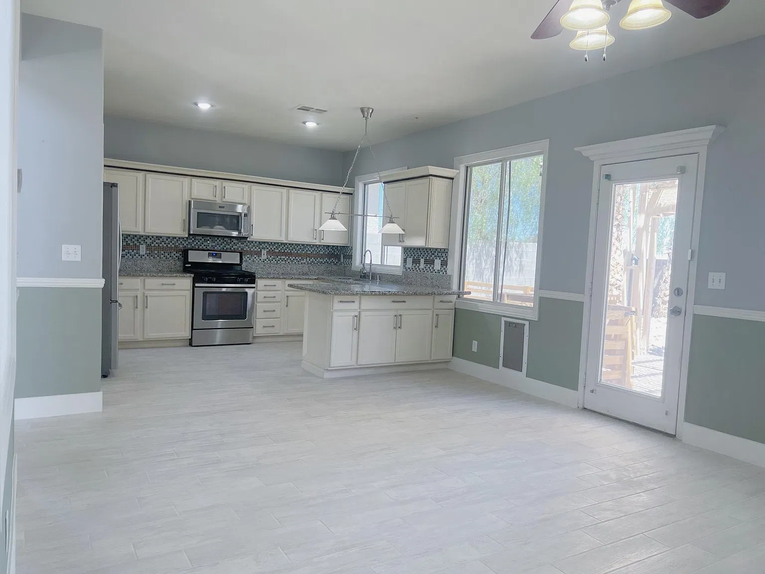 3 bed, 2005 sqft, $2,399 — Photo 4