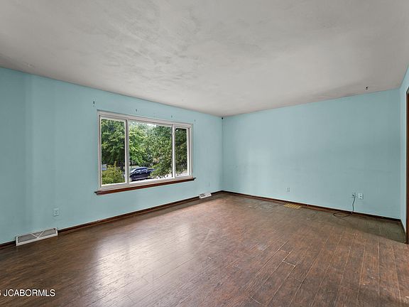 3rd image of 1211 Fairland Rd