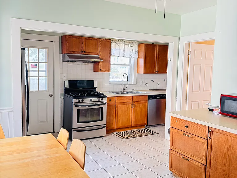 123 Beach St — Photo 5