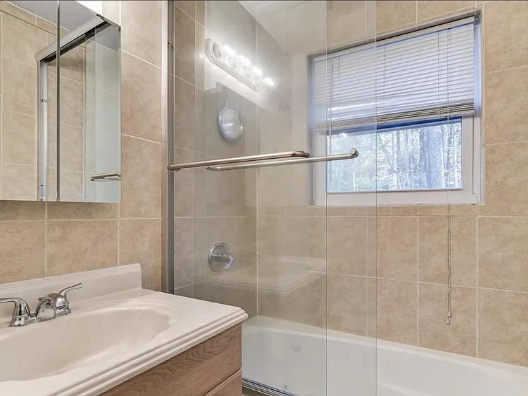 Full bath 2